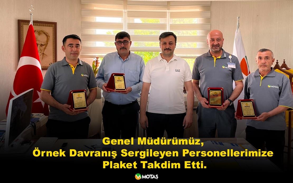 Genel Müdürümüz, Örnek Davranış Sergileyen Personellerimize Plaket Takdim Etti